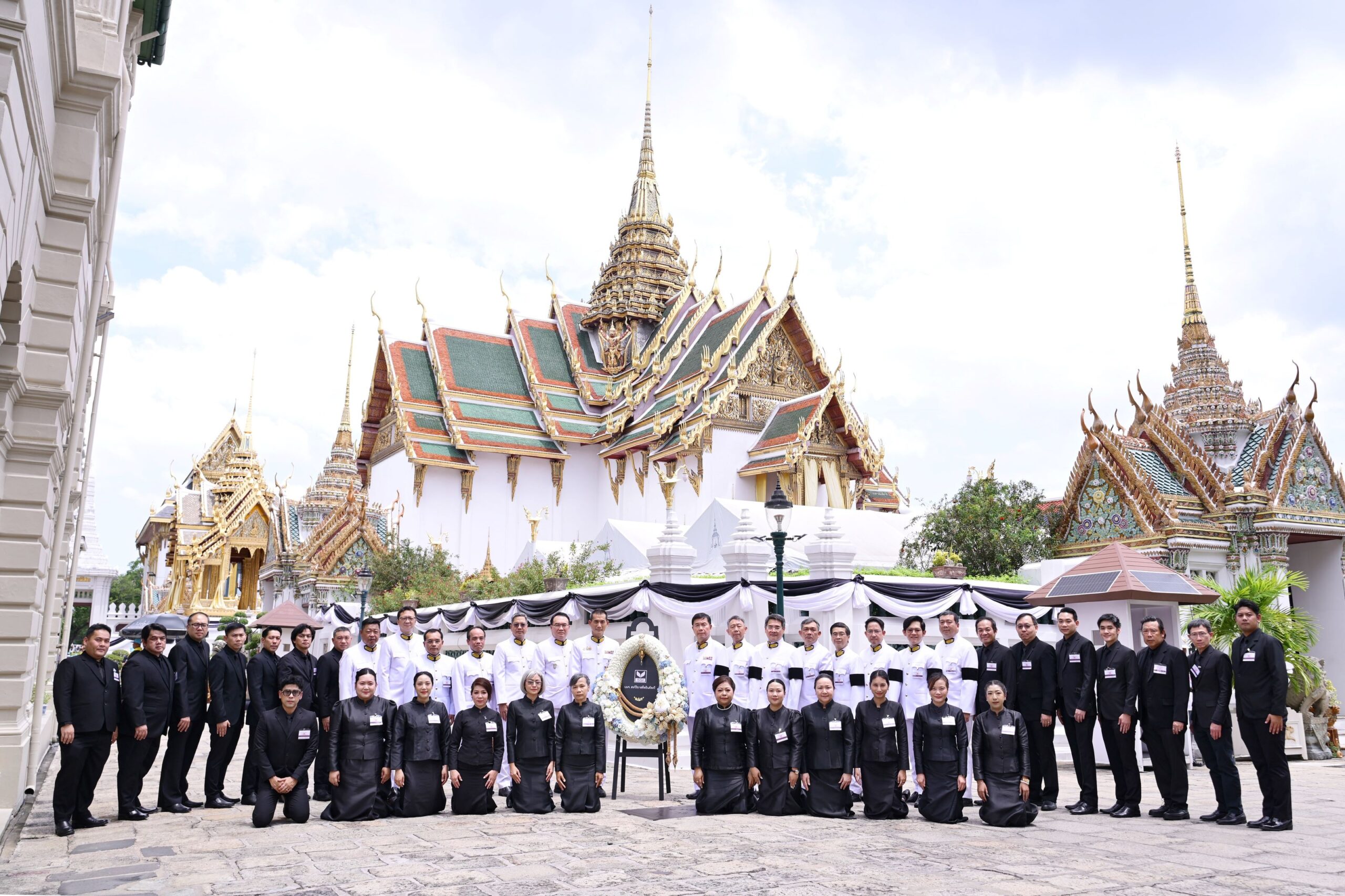 เอสเอสไอ น้อมสำนึกในพระมหากรุณาธิคุณ เป็นเจ้าภาพบำเพ็ญกุศลและเข้าร่วมพระพิธีธรรมสวดพระอภิธรรมพระบรมศพ สมเด็จพระนางเจ้าสิริกิติ์ พระบรมราชินีนาถ พระบรมราชชนนีพันปีหลวง